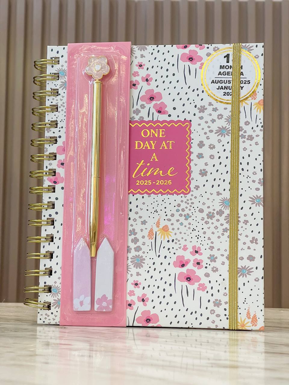 Agenda con lapicero