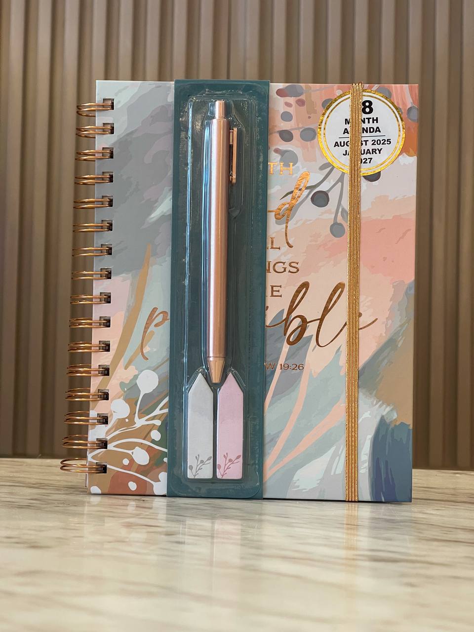 Agenda con lapicero