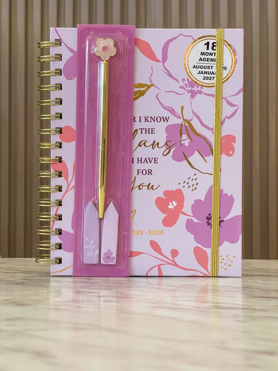 Agenda con lapicero